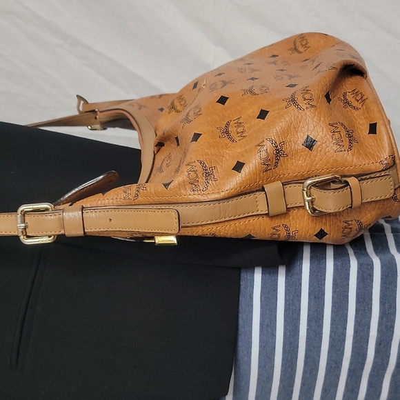 MCM Authentic - Picture 3 of 13